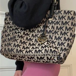 Very good condition MK bag